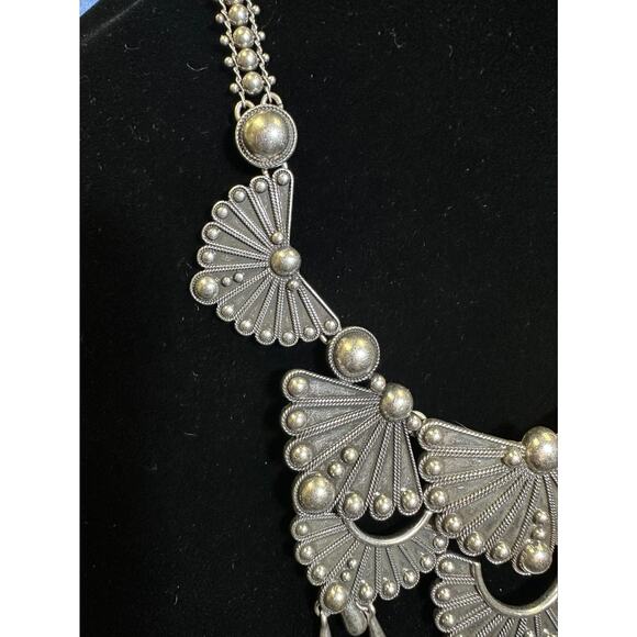 CHLOE + ISABEL silver fan statement necklace - N213 - Picture 3 of 4